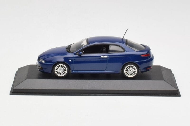Alfa Romeo GT Dark Blue Metallic Minichamps 1:43 400120326 Metaal