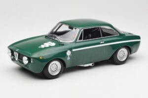 Alfa Romeo GTA 1300 Junior Groen Minichamps 1:18 155120022 Metaal