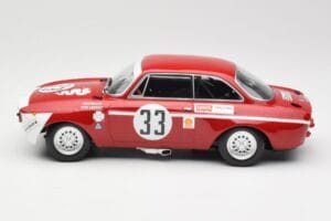 Alfa Romeo GTA 1300 Junior #33 T. Hezemans / G. van Lennep Division 1 Winners 4 Hours of Jarama 1972 Minichamps 1:18 15572123 — afbeelding 3 van 6