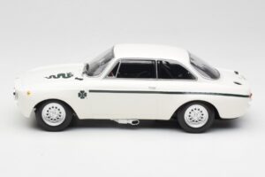 Alfa Romeo GTA 1300 Junior Wit Minichamps 1:18 155120021 Metaal — afbeelding 3 van 6