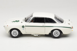 Alfa Romeo GTA 1300 Junior Wit Minichamps 1:18 100120501 Metaal — afbeelding 4 van 8