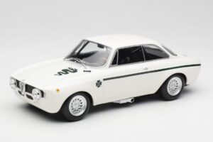 Alfa Romeo GTA 1300 Junior Wit Minichamps 1:18 155120021 Metaal