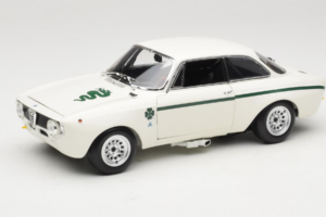 Alfa Romeo GTA 1300 Junior Wit Minichamps 1:18 100120501 Metaal