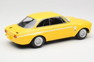 Alfa Romeo GTA 1300 Junior Geel Minichamps 1:18 155120024 Metaal — afbeelding 3 van 6