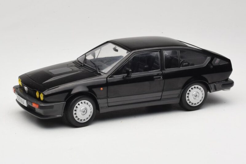 Alfa Romeo GTV6 Zwart Solido 1:18 S1802302 Metaal