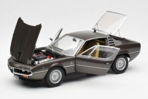 Alfa Romeo Montreal Bruin Metallic AUTOart 1:18 70173 Metaal — afbeelding 2 van 8