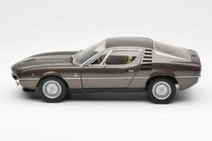 Alfa Romeo Montreal Bruin Metallic AUTOart 1:18 70173 Metaal — afbeelding 4 van 8