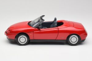 Alfa Romeo Spider 916 Alfa Rood Maisto 1:18 50278 Metaal — afbeelding 4 van 8
