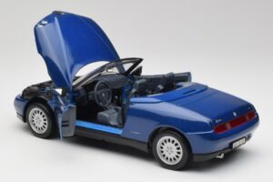 Alfa Romeo Spider 916 Periwinkle Blauw Maisto 1:18 50308 Metaal — afbeelding 4 van 7