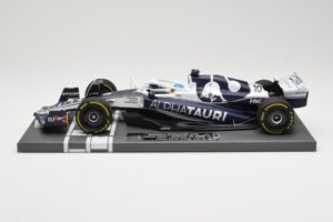 AlphaTauri AT03 #10 P. Gasly Bahrain GP 2022 Minichamps 1:18 117220110 Metaal