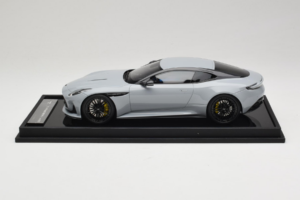 Aston Martin DB12 Nardo Gray MotorHelix 1:18 MH027NG Hars