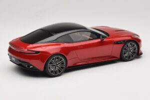 Aston Martin DB12 Hyper Red GT Spirit 1:18 GT936 Hars — afbeelding 2 van 6
