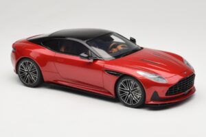 Aston Martin DB12 Hyper Red GT Spirit 1:18 GT936 Hars — afbeelding 4 van 6