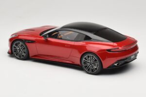 Aston Martin DB12 Hyper Red GT Spirit 1:18 GT936 Hars — afbeelding 5 van 6