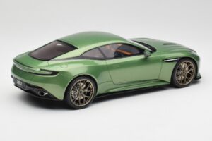 Aston Martin DB12 Groen GT Spirit 1:18 GT466 Hars — afbeelding 2 van 5