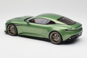 Aston Martin DB12 Groen GT Spirit 1:18 GT466 Hars — afbeelding 4 van 5