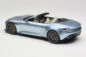 Aston Martin DB12 Volante Caribbean Blue Pearl GT Spirit 1:18 GT479 Hars — afbeelding 5 van 6