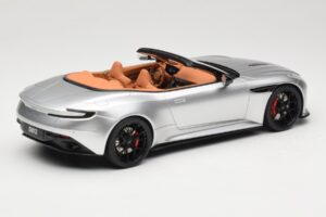 Aston Martin DB12 Volante Zilver GT Spirit 1:18 GT945 Hars — afbeelding 2 van 6