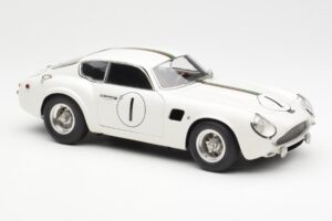 Aston Martin DB4 GT Zagato #1 24 Hours of Le Mans 1961 CMC 1:18 M-139 Metaal — afbeelding 4 van 6