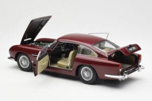 Aston Martin DB5 Dubonnet Rood AUTOart 1:18 70213 Metaal — afbeelding 5 van 8