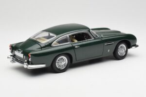 Aston Martin DB5 RHD Groen AUTOart 1:18 70024 Metaal — afbeelding 3 van 8