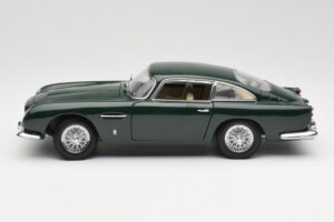 Aston Martin DB5 RHD Groen AUTOart 1:18 70024 Metaal — afbeelding 4 van 8
