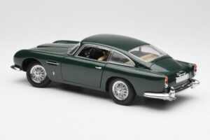 Aston Martin DB5 RHD Groen AUTOart 1:18 70024 Metaal — afbeelding 7 van 8