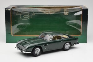 Aston Martin DB5 RHD Groen AUTOart 1:18 70024 Metaal — afbeelding 8 van 8