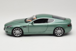 Aston Martin DB9 Groen Minichamps 1:18 150137322 Metaal — afbeelding 4 van 8