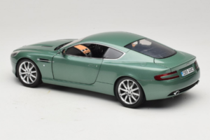 Aston Martin DB9 Groen Minichamps 1:18 150137322 Metaal — afbeelding 7 van 8