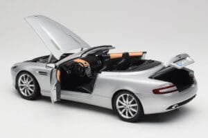 Aston Martin DB9 Volante Zilver Minichamps 1:18 150137334 Metaal — afbeelding 5 van 8