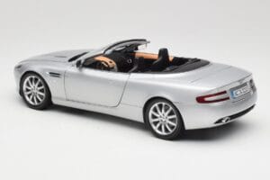 Aston Martin DB9 Volante Zilver Minichamps 1:18 150137334 Metaal — afbeelding 7 van 8