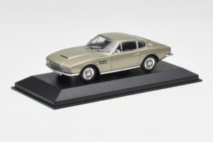 Aston Martin DBS Zilvergroen Metallic Minichamps 1:43 400137600 Metaal — afbeelding 2 van 4