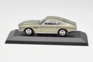 Aston Martin DBS Zilvergroen Metallic Minichamps 1:43 400137600 Metaal