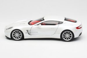 Aston Martin One-77 Morning Frost Wit AUTOart 1:18 70244 Metaal — afbeelding 4 van 8