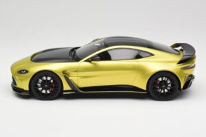 Aston Martin V12 Vantage Final Edition Cosmopolitan Yellow TopSpeed 1:18 TS0453 Metaal — afbeelding 3 van 6