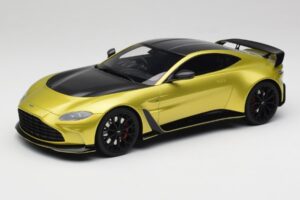 Aston Martin V12 Vantage Final Edition Cosmopolitan Yellow TopSpeed 1:18 TS0453 Metaal