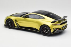 Aston Martin V12 Vantage Final Edition Cosmopolitan Yellow TopSpeed 1:18 TS0453 Metaal — afbeelding 5 van 6