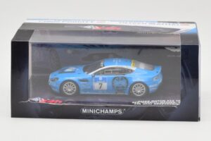 Aston Martin V12 Vantage #7 U. Bez / Porritt / R. Meaden / Mathai 24 Hours Nurburgring 2009 Minichamps 1:43 437091307 Metaal — afbeelding 4 van 4