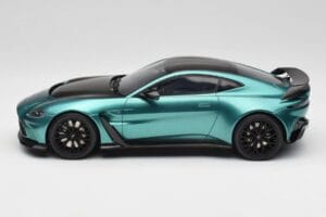 Aston Martin V12 Vantage Racing Green GT Spirit 1:18 GT922 Hars — afbeelding 3 van 6