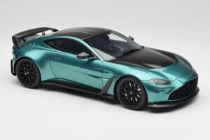 Aston Martin V12 Vantage Racing Green GT Spirit 1:18 GT922 Hars — afbeelding 4 van 6