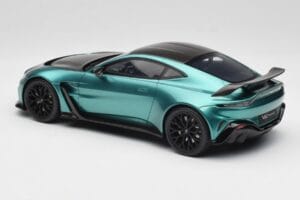 Aston Martin V12 Vantage Racing Green GT Spirit 1:18 GT922 Hars — afbeelding 5 van 6