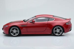 Aston Martin V12 Vantage Rood AUTOart 1:18 70208 Metaal — afbeelding 4 van 8