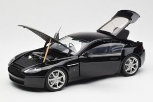 Aston Martin V8 Vantage Onyx Zwart AUTOart 1:18 70202 Metaal — afbeelding 2 van 8