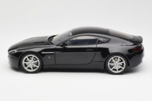 Aston Martin V8 Vantage Onyx Zwart AUTOart 1:18 70202 Metaal — afbeelding 4 van 8