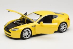 Aston Martin V8 Vantage Geel Hot Wheels 1:18 G7159 Metaal — afbeelding 2 van 8