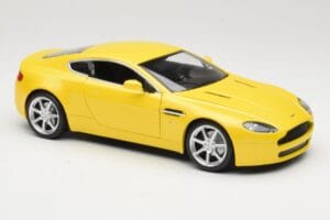 Aston Martin V8 Vantage Geel Hot Wheels 1:18 G7159 Metaal — afbeelding 6 van 8