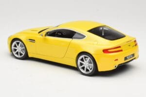 Aston Martin V8 Vantage Geel Hot Wheels 1:18 G7159 Metaal — afbeelding 7 van 8