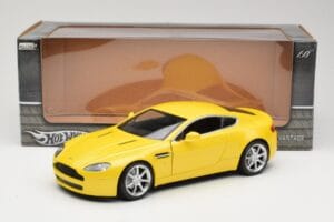 Aston Martin V8 Vantage Geel Hot Wheels 1:18 G7159 Metaal — afbeelding 8 van 8