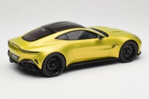 Aston Martin Vantage Cosmopolitan Yellow GT Spirit 1:18 GT514 Hars — afbeelding 2 van 6